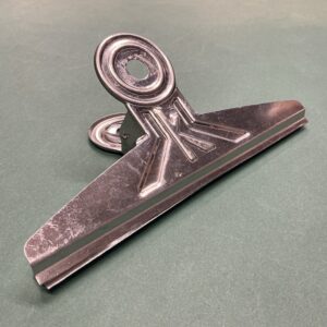 8" Metal Clip